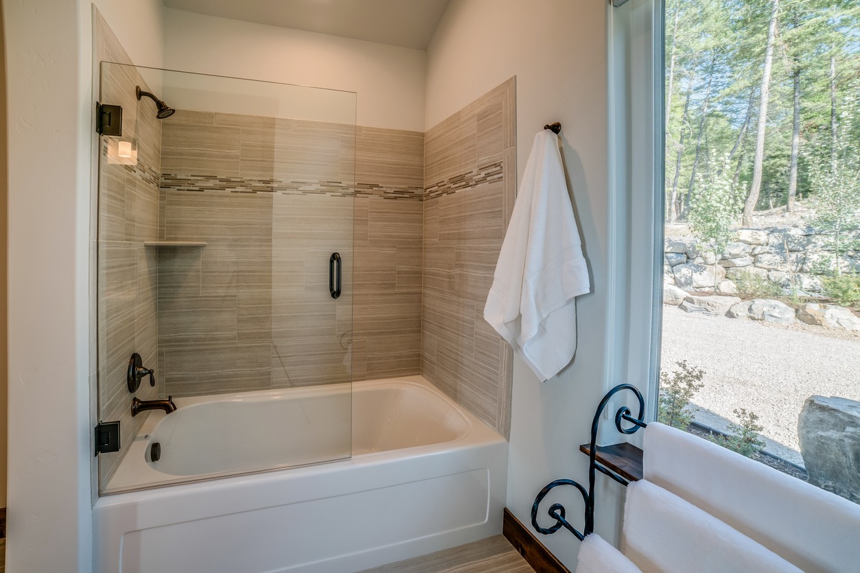Shower & Tub Installation in Hubbell